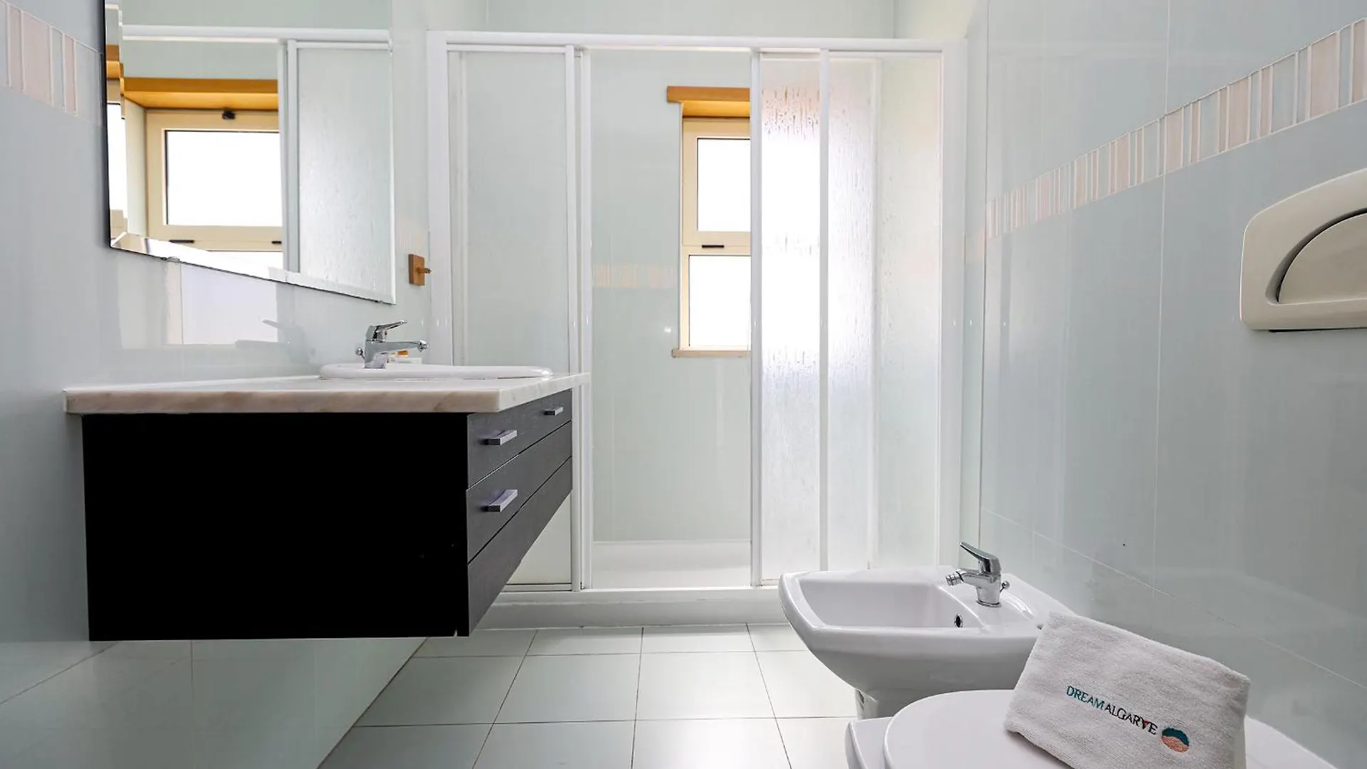 C07 - 3 Bed Luxury Penthouse In Downtown Lagos
